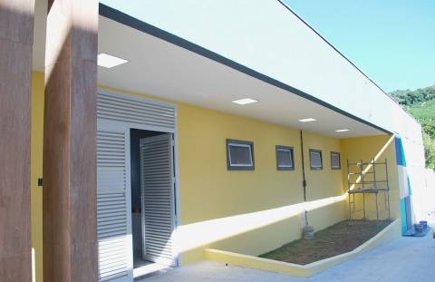 Creche Municipal de Dores do Rio Preto está praticamente concluída