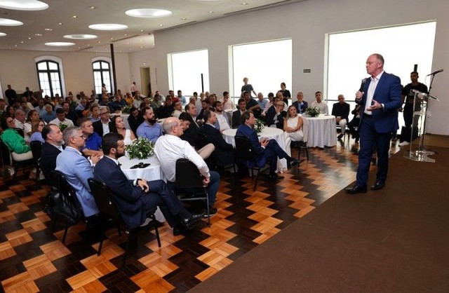 Governo do Estado recebe gestores municipais eleitos e reeleitos em Vitória