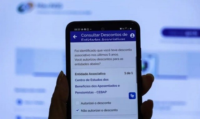 Aposentados e pensionistas começam a receber descontos indevidos nesta segunda (26)