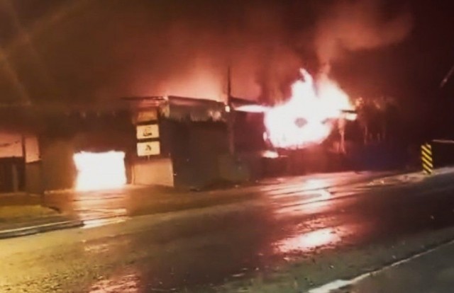 Incêndio atinge empresa de produtos agrícolas às margens da ES482 em Alegre