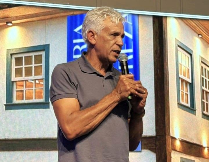 Prefeito Dito Silva durante anúncio de investimento do Governo do Estado no Complexo Turístico, Cultural e Ambiental Fazenda Santa Maria, em Muniz Freire.