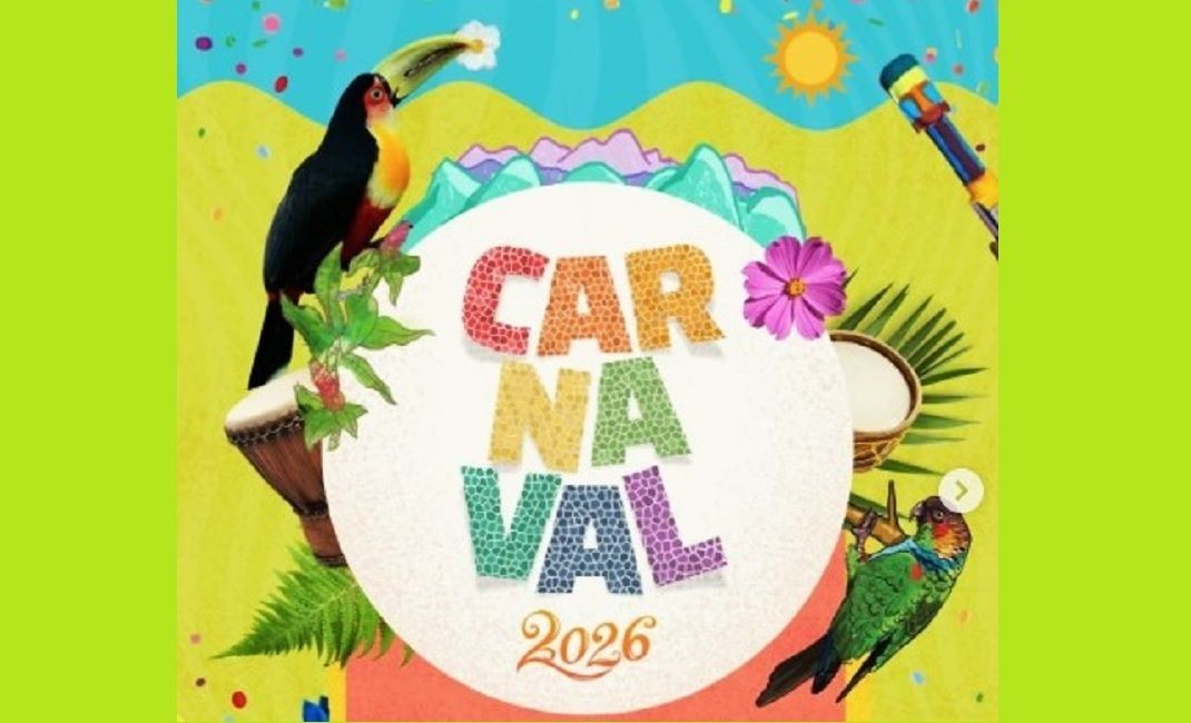 Arte promocional colorida do Carnaval 2026 com elementos tropicais, pássaros e instrumentos musicais, simbolizando a festa na região do Caparaó.