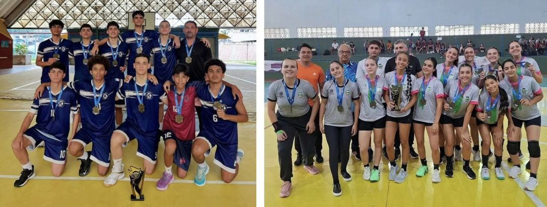 Equipe masculina de estudantes posa em quadra com medalhas no peito e troféu à frente, durante a regional dos Jogos Escolares do Espírito Santo em Guaçuí e, ao lado, equipe feminina de estudantes, acompanhada por professores, exibe medalhas e troféu em ginásio durante a regional dos Jogos Escolares em Guaçuí, no Caparaó.