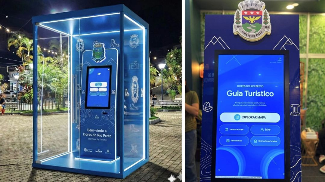 À esquerda uma cabine turística digital instalada em uma praça pública pavimentada, à noite. A cabine possui formato retangular, estrutura azul iluminada por fitas de LED brancas e laterais de vidro, abrigando o totem em seu interior. À direita, detalhe frontal do totem azul com o brasão do município de Dores do Rio Preto no topo e a tela inicial do sistema 