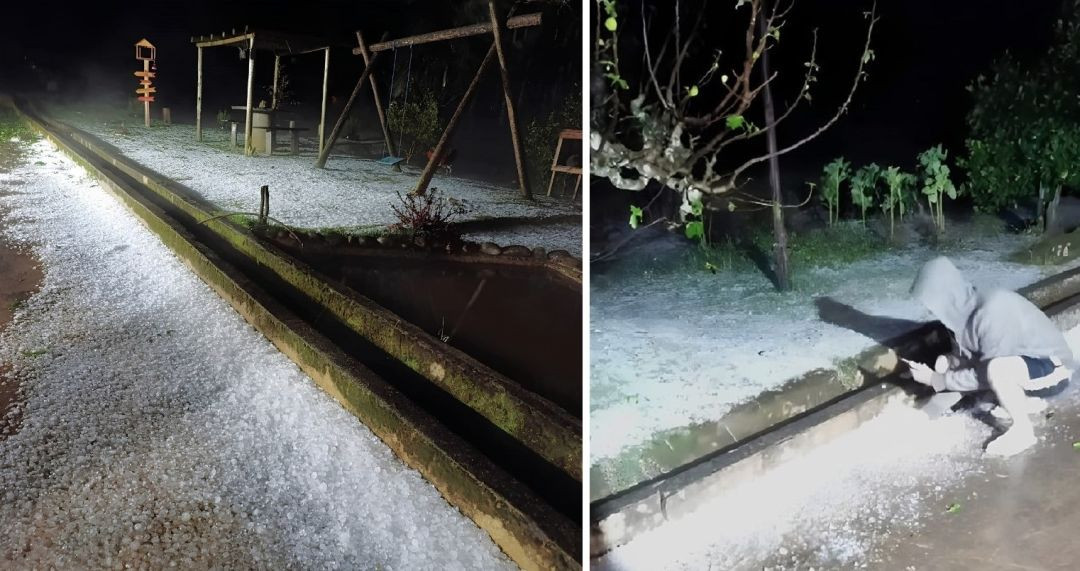 Composição de duas imagens noturnas em Ibitirama. À esquerda, uma passarela ou calçada comprida de cimento totalmente tomada por pedras de granizo iluminadas pela luz artificial, ao lado de uma área de lazer com balanço de madeira. À direita, sob iluminação focada, uma pessoa vestindo casaco de moletom com capuz aparece agachada na calçada limpando ou recolhendo o granizo acumulado na sarjeta.