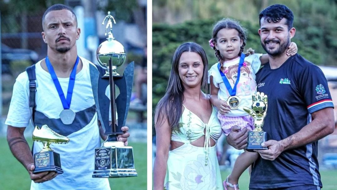 Montagem com duas fotos verticais lado a lado. À esquerda, um jogador de camiseta branca segura o troféu de vice-campeão e um troféu menor em formato de chuteira dourada. À direita, um homem sorridente de camiseta preta segura uma criança no colo e um troféu em formato de luva de goleiro dourada, acompanhado por uma mulher com vestido floral claro.
