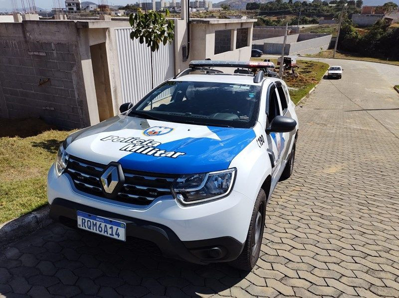 Viatura da Polícia Militar durante atendimento de ocorrência em São José do Calçado, onde um homem denunciado por ato obsceno foi preso após mobilização de moradores.