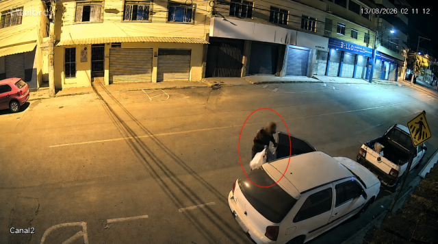Vídeo: suspeito entra em carro e leva pertences durante a madrugada em Iúna