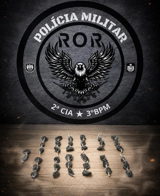 Militares da Polícia Militar durante atendimento de ocorrência relacionada à apreensão de drogas em Guaçuí.